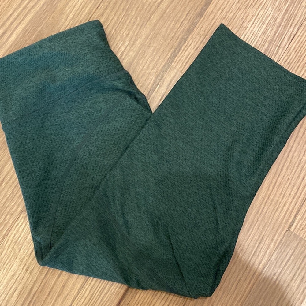 Outdoor voices size small cropped forest green leggings
